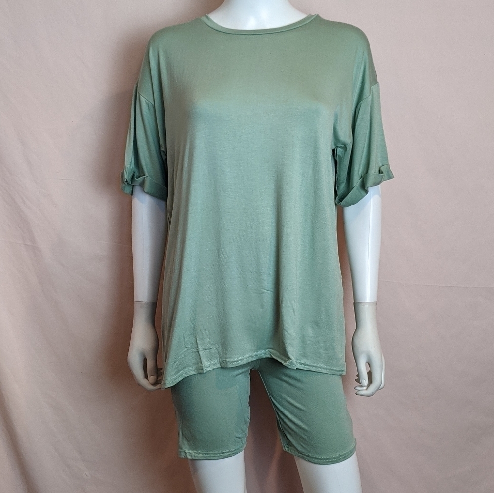 Boohoo Light Green Jersey Tee and Matching Cycle Shorts Athleisure Set size 6